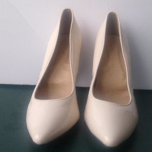 Women's high heel shoes